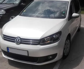 Autovermietung Volkswagen Touran Nr.1662 Automatisch in Burgas, ausgestattet mit einem 1,6L Motor ➤ Von Nikolai in Bulgarien.
