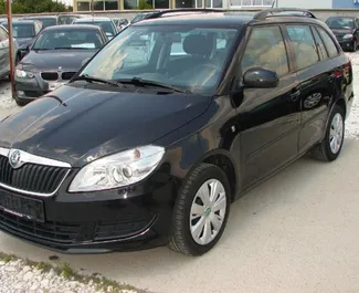 Frontansicht eines Mietwagens Skoda Fabia Combi in Burgas, Bulgarien ✓ Auto Nr.1654. ✓ Schaltgetriebe TM ✓ 0 Bewertungen.