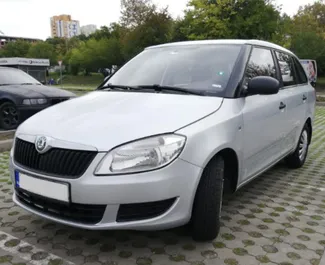 Frontansicht eines Mietwagens Skoda Fabia Combi in Burgas, Bulgarien ✓ Auto Nr.1653. ✓ Automatisch TM ✓ 0 Bewertungen.