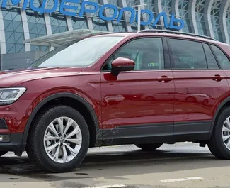 Frontansicht eines Mietwagens Volkswagen Tiguan am Flughafen Simferopol, Krim ✓ Auto Nr.1799. ✓ Automatisch TM ✓ 0 Bewertungen.