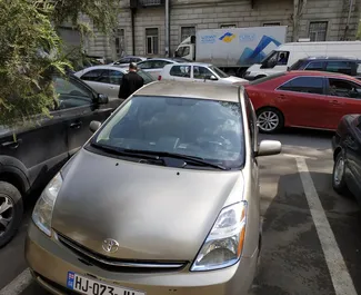 Frontansicht eines Mietwagens Toyota Prius in Tiflis, Georgien ✓ Auto Nr.1806. ✓ Automatisch TM ✓ 9 Bewertungen.