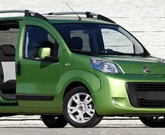 Frontansicht eines Mietwagens Fiat Qubo auf Kreta, Griechenland ✓ Auto Nr.1783. ✓ Schaltgetriebe TM ✓ 1 Bewertungen.