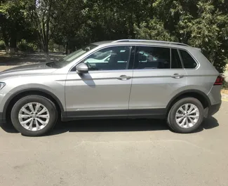 Volkswagen Tiguan 2019 mit Antriebssystem Frontantrieb, verfügbar am Flughafen Simferopol.