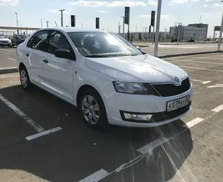 Vermietung Skoda Rapid. Wirtschaft, Komfort Fahrzeug zur Miete auf der Krim ✓ Kaution Einzahlung von 12000 RUB ✓ Versicherungsoptionen KFZ-HV, TKV.