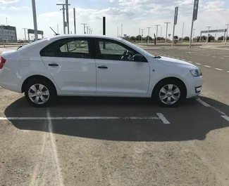 Benzin 1,6L Motor von Skoda Rapid 2018 zur Miete am Flughafen Simferopol.