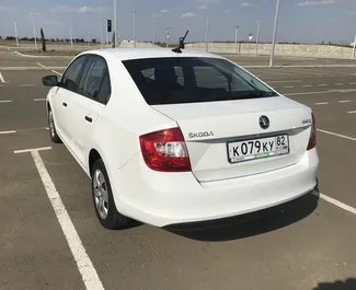 Skoda Rapid 2018 mit Antriebssystem Frontantrieb, verfügbar am Flughafen Simferopol.