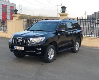 Frontansicht eines Mietwagens Toyota Land Cruiser Prado in Tiflis, Georgien ✓ Auto Nr.1304. ✓ Automatisch TM ✓ 0 Bewertungen.