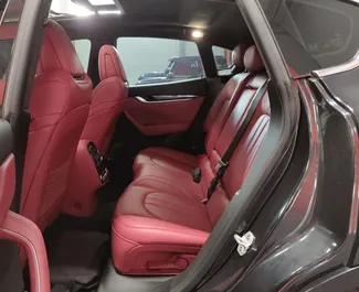 Maserati Levante S 2018 zur Miete verfügbar in Dubai, mit Kilometerbegrenzung 250 km/Tag.