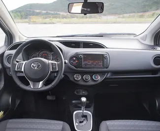 Mietwagen Toyota Yaris 2017 in Montenegro, mit Benzin-Kraftstoff und 100 PS ➤ Ab 17 EUR pro Tag.