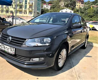 Frontansicht eines Mietwagens Volkswagen Polo Sedan in Adler, Russland ✓ Auto Nr.1927. ✓ Automatisch TM ✓ 1 Bewertungen.