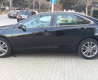 Benzin 2,5L Motor von Toyota Camry 2015 zur Miete in Tiflis.