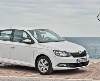 Frontansicht eines Mietwagens Skoda Fabia in Budva, Montenegro ✓ Auto Nr.488. ✓ Automatisch TM ✓ 88 Bewertungen.