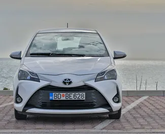 Mietwagen Toyota Yaris 2019 in Montenegro, mit Benzin-Kraftstoff und 110 PS ➤ Ab 30 EUR pro Tag.