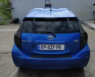 Mietwagen Toyota Prius C 2013 in Georgien, mit Hybride-Kraftstoff und 73 PS ➤ Ab 75 GEL pro Tag.