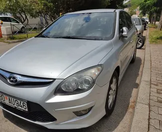 Frontansicht eines Mietwagens Hyundai i30 in Budva, Montenegro ✓ Auto Nr.2039. ✓ Automatisch TM ✓ 6 Bewertungen.