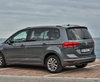 Mietwagen Volkswagen Touran 2016 in Montenegro, mit Diesel-Kraftstoff und 85 PS ➤ Ab 30 EUR pro Tag.