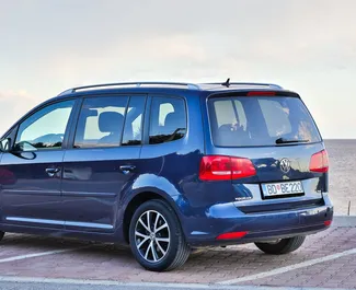 Mietwagen Volkswagen Touran 2014 in Montenegro, mit Diesel-Kraftstoff und 100 PS ➤ Ab 30 EUR pro Tag.