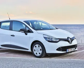 Frontansicht eines Mietwagens Renault Clio 4 in Budva, Montenegro ✓ Auto Nr.1265. ✓ Schaltgetriebe TM ✓ 14 Bewertungen.