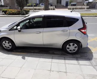 Frontansicht eines Mietwagens Nissan Note in Limassol, Zypern ✓ Auto Nr.2048. ✓ Automatisch TM ✓ 1 Bewertungen.