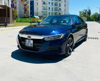 Frontansicht eines Mietwagens Honda Accord in Tiflis, Georgien ✓ Auto Nr.2055. ✓ Automatisch TM ✓ 0 Bewertungen.