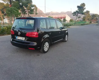 Vermietung Volkswagen Touran. Komfort, Minivan Fahrzeug zur Miete in Montenegro ✓ Kaution Keine Kaution ✓ Versicherungsoptionen KFZ-HV, TKV, VKV Plus, Insassen, Diebstahlschutz, Ausland.