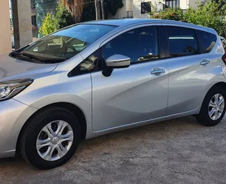 Frontansicht eines Mietwagens Nissan Note in Paphos, Zypern ✓ Auto Nr.2293. ✓ Automatisch TM ✓ 1 Bewertungen.