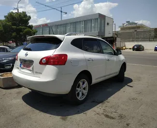 Vermietung Nissan Rogue. Komfort, Crossover Fahrzeug zur Miete in Georgien ✓ Kaution Einzahlung von 150 GEL ✓ Versicherungsoptionen KFZ-HV, VKV Komplett, Insassen, Diebstahlschutz, Ausland.