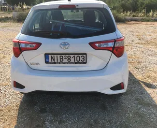 Mietwagen Toyota Yaris 2018 in Griechenland, mit Benzin-Kraftstoff und 72 PS ➤ Ab 16 EUR pro Tag.