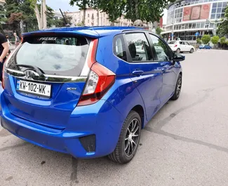 Vermietung Honda Fit. Wirtschaft, Komfort Fahrzeug zur Miete in Georgien ✓ Kaution Einzahlung von 500 GEL ✓ Versicherungsoptionen KFZ-HV, VKV Komplett, Ausland.