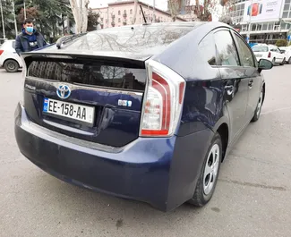 Mietwagen Toyota Prius 2013 in Georgien, mit Hybride-Kraftstoff und 117 PS ➤ Ab 140 GEL pro Tag.