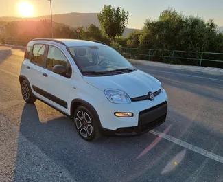 Frontansicht eines Mietwagens Fiat Panda 4x4 auf Kreta, Griechenland ✓ Auto Nr.2297. ✓ Schaltgetriebe TM ✓ 0 Bewertungen.