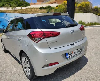 Mietwagen Hyundai i20 2015 in Montenegro, mit Benzin-Kraftstoff und 74 PS ➤ Ab 27 EUR pro Tag.