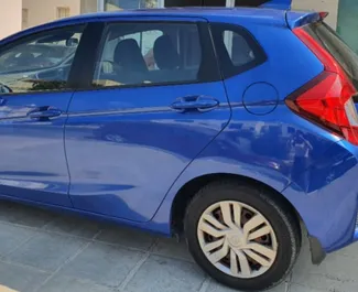 Frontansicht eines Mietwagens Honda Jazz in Paphos, Zypern ✓ Auto Nr.2533. ✓ Automatisch TM ✓ 4 Bewertungen.