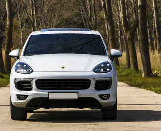 Mietwagen Porsche Cayenne 2016 in Montenegro, mit Diesel-Kraftstoff und 250 PS ➤ Ab 187 EUR pro Tag.