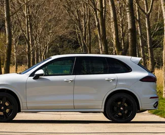 Diesel 3,0L Motor von Porsche Cayenne 2016 zur Miete in Becici.