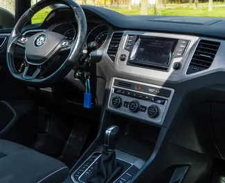 Volkswagen Golf 7+ 2017 mit Antriebssystem Frontantrieb, verfügbar in Becici.