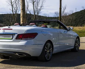 Mercedes-Benz E-Class Cabrio 2019 mit Antriebssystem Heckantrieb, verfügbar in Becici.