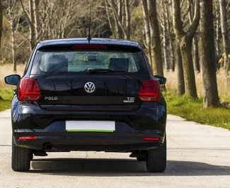 Volkswagen Polo 2017 zur Miete verfügbar in Becici, mit Kilometerbegrenzung unbegrenzte.