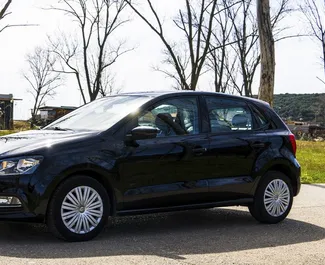 Frontansicht eines Mietwagens Volkswagen Polo in Becici, Montenegro ✓ Auto Nr.2460. ✓ Automatisch TM ✓ 0 Bewertungen.