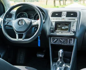 Vermietung Volkswagen Polo. Wirtschaft Fahrzeug zur Miete in Montenegro ✓ Kaution Einzahlung von 100 EUR ✓ Versicherungsoptionen KFZ-HV, Insassen, Diebstahlschutz.