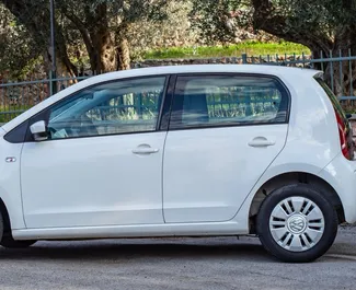 Mietwagen Volkswagen Up! 2015 in Montenegro, mit Benzin-Kraftstoff und 73 PS ➤ Ab 28 EUR pro Tag.