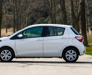 Mietwagen Toyota Yaris 2018 in Montenegro, mit Benzin-Kraftstoff und 110 PS ➤ Ab 43 EUR pro Tag.