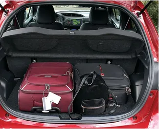 Frontansicht eines Mietwagens Toyota Yaris in Burgas, Bulgarien ✓ Auto Nr.2419. ✓ Schaltgetriebe TM ✓ 0 Bewertungen.