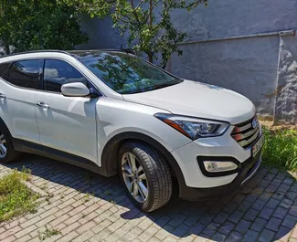 Frontansicht eines Mietwagens Hyundai Santa Fe in Simferopol, Krim ✓ Auto Nr.3074. ✓ Automatisch TM ✓ 0 Bewertungen.