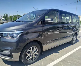 Frontansicht eines Mietwagens Hyundai H1 in Simferopol, Krim ✓ Auto Nr.3070. ✓ Automatisch TM ✓ 0 Bewertungen.