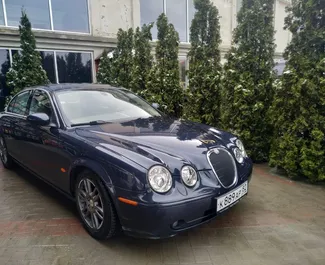 Frontansicht eines Mietwagens Jaguar S-Type in Simferopol, Krim ✓ Auto Nr.3085. ✓ Automatisch TM ✓ 0 Bewertungen.