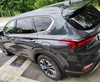 Vermietung Hyundai Santa Fe. Komfort, Crossover Fahrzeug zur Miete auf der Krim ✓ Kaution Einzahlung von 30000 RUB ✓ Versicherungsoptionen KFZ-HV.