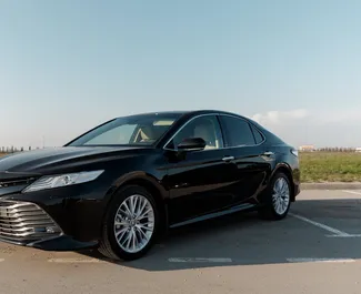 Frontansicht eines Mietwagens Toyota Camry in Simferopol, Krim ✓ Auto Nr.2749. ✓ Automatisch TM ✓ 0 Bewertungen.