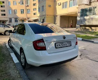 Mietwagen Skoda Rapid 2018 auf der Krim, mit Benzin-Kraftstoff und 110 PS ➤ Ab 1416 RUB pro Tag.