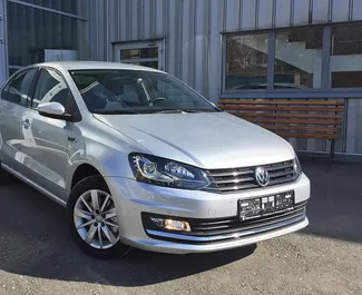 Frontansicht eines Mietwagens Volkswagen Polo Sedan in Simferopol, Krim ✓ Auto Nr.2633. ✓ Automatisch TM ✓ 0 Bewertungen.